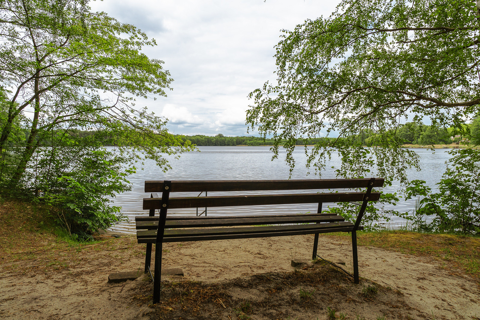 Der See ist zu sehen